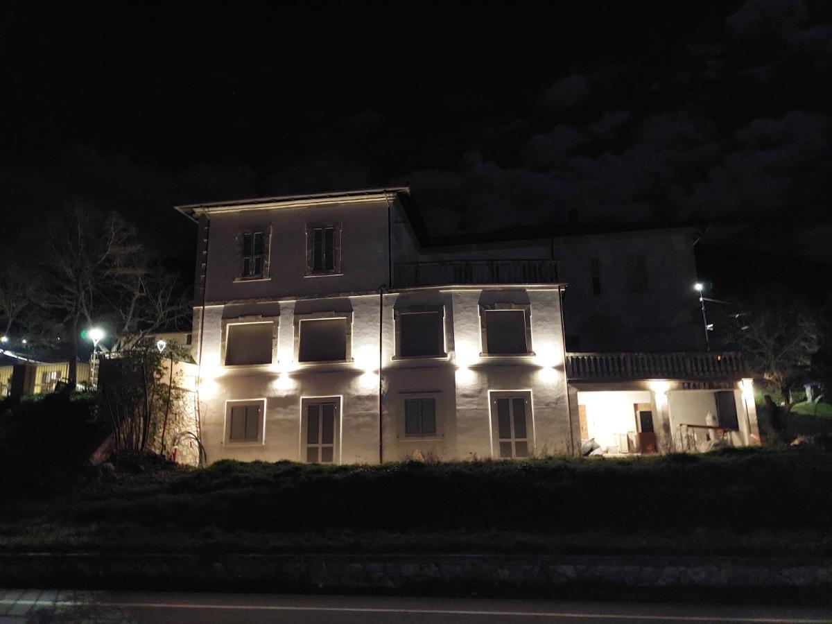 La Casa Del Mago Camere E Appartamenti Pissignano Екстер'єр фото